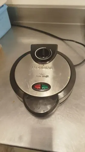 Máquina Waffle Maker, Mondial, Preto/Inox, 1200W, 220V - GW-01