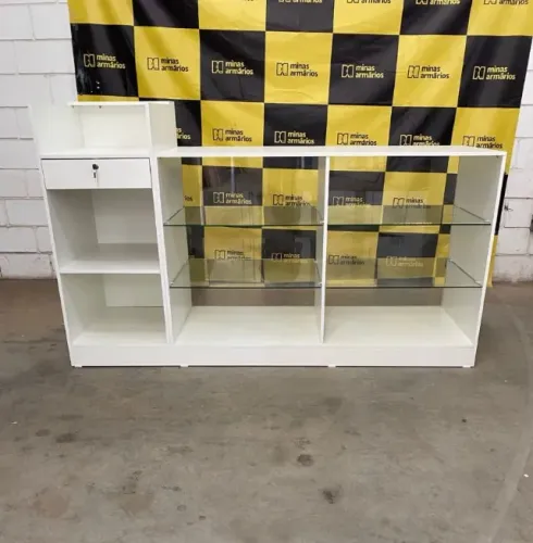 Balcão Caixa + Duplo Expositores (detalhe saia amadeirada) - 200x100x40