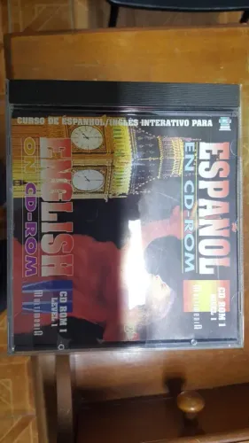 Curso de Espanhol em CD-ROM. 20 CD e 4 livros