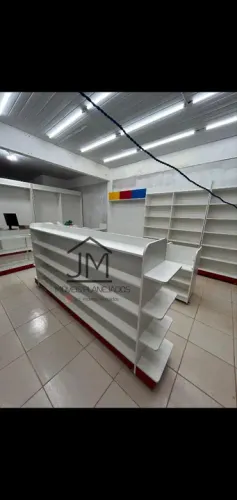 Gôndola para loja e farmácia.