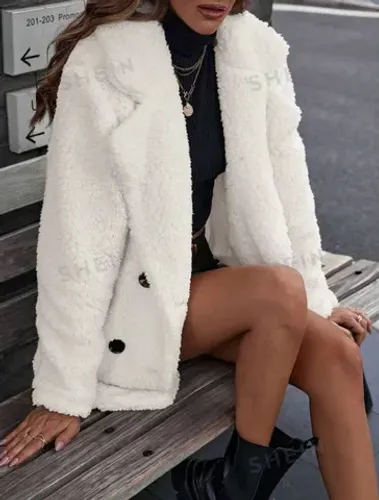 Casaco branco pelúcia