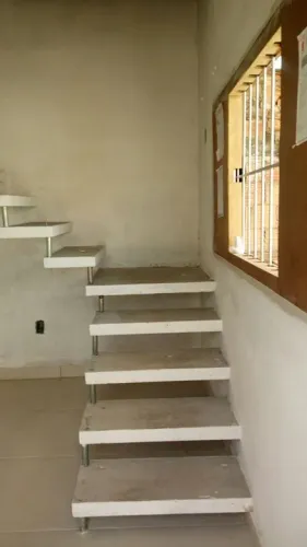 Escadas modelo em L engastada na parede apartir de $2.399,00