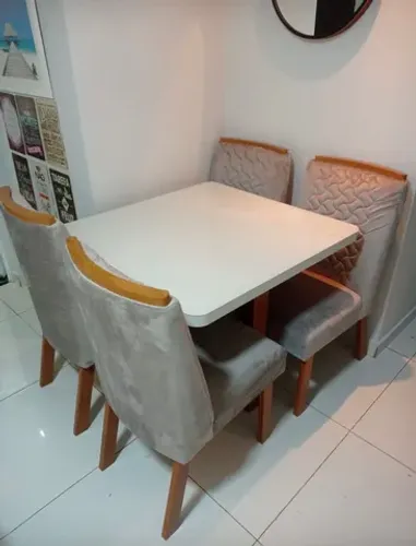 Mesa de jantar 4 lugares nova 