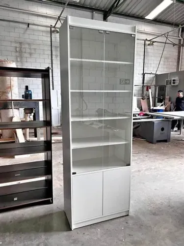 Estante 220x75x40 Porta magnética e portinha com fecho toque