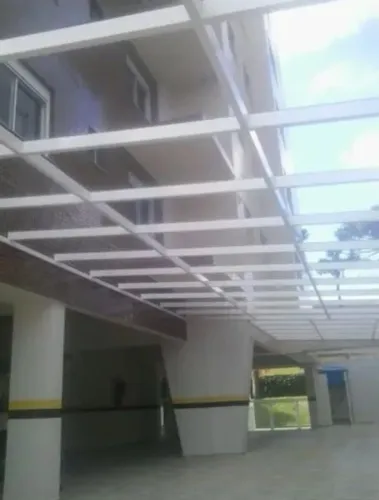 Limpeza e manutenção geral de telhados de vidro e policarbonatos