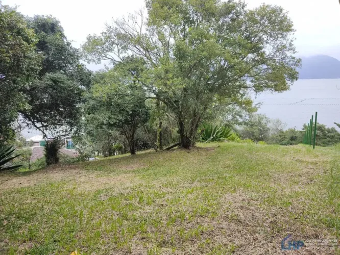 Terreno à venda no bairro Ribeirão da Ilha em Florianópolis/SC