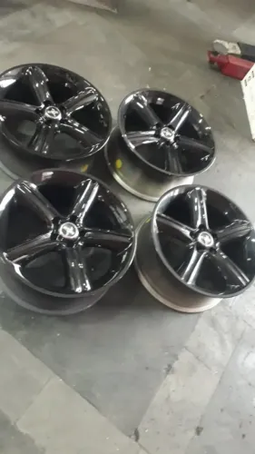 jogo de rodas mustang 19x8 5x114 et50 preta brilhante seminova