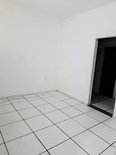 Alugo casa 2 quartos