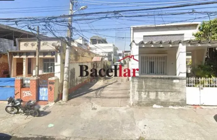 Casa de Vila : Triplex / Residencial / Olaria