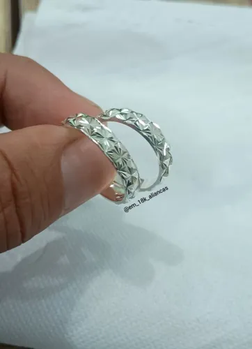 Par de Alianças Prata estrelada lapidação diamantada