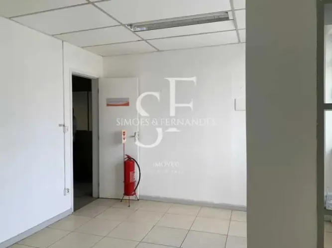 Praça da Bandeira - Rua Teixeira Soares - Prédio 3 ambientes com 2 banheiro, infraestrutur