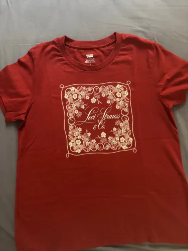 2 camisetas Levi?s originais nunca usadas
