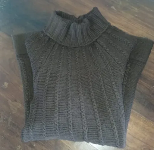 Vestido de lã marrom estiloso e fofinho demais