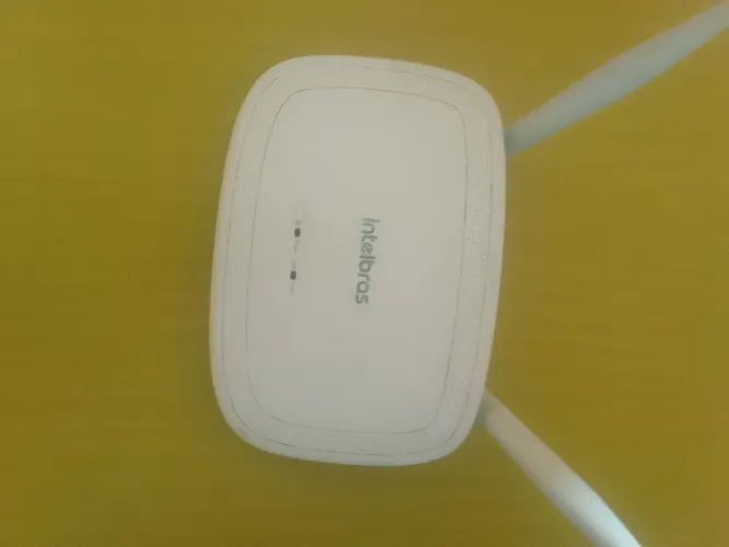Vendo um modem e roteador de duas vias.