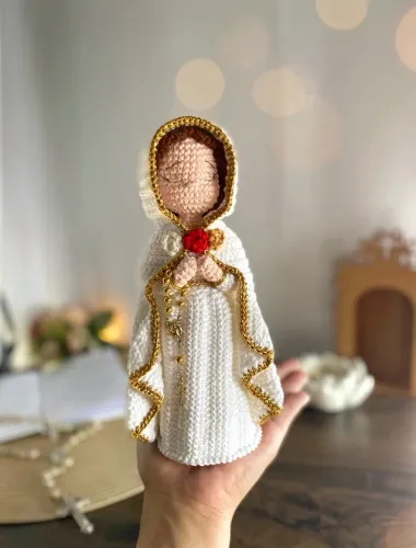 Santa Santinha Amigurumi Boneca Crochê Moderno Católico Presente Personalizado Natal à Mão