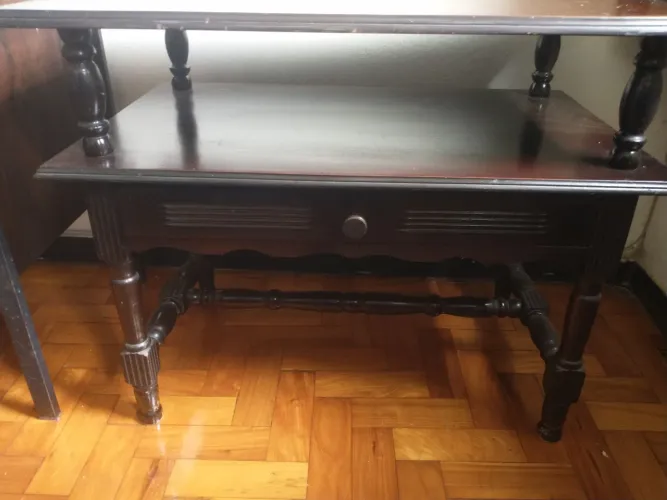 Mesa vintage com gaveta 