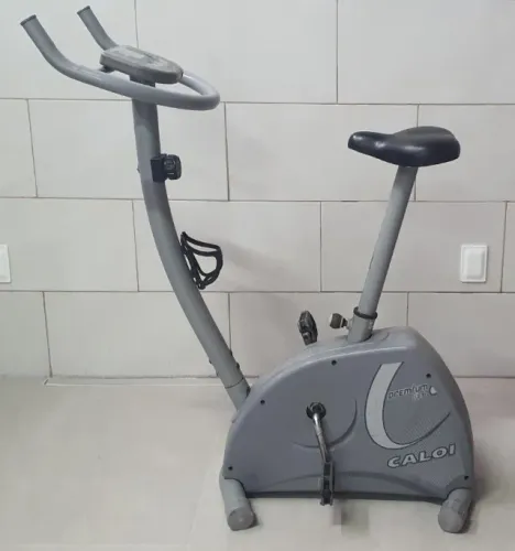 Bicicleta Ergométrica Magnética Vertical Caloi CLB30.