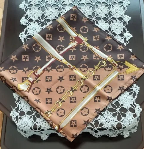 Lenço Quadrado Café Bandana (novo)