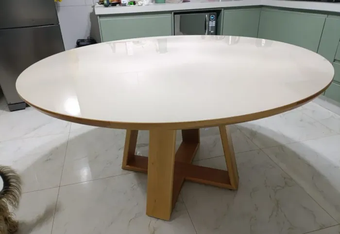 Mesa de jantar redonda para 6 cadeiras 150x150 em madeira macica com vidro