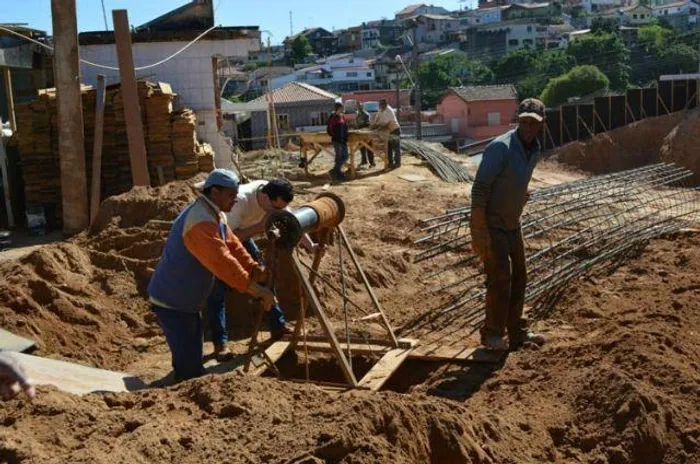 Furador de Tubulão, Reforso de Fundacão, Cisternas, Biodigestores, Desmonte de Rocha