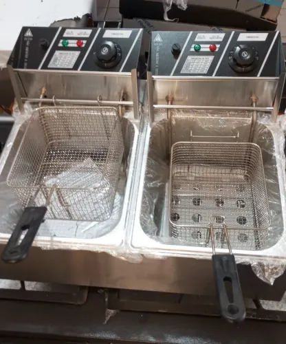 NZ. Fritadeira elétrica 12 liiteos 2 cubas com tampa 