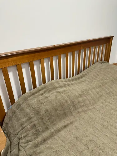 Cama King size de madeira maciça + 4 gavetões