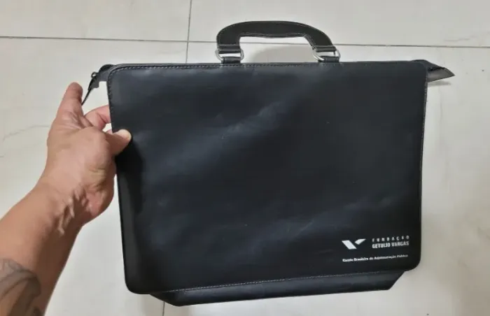 PASTA DE COURO PRETO SINTETICO DA FGV