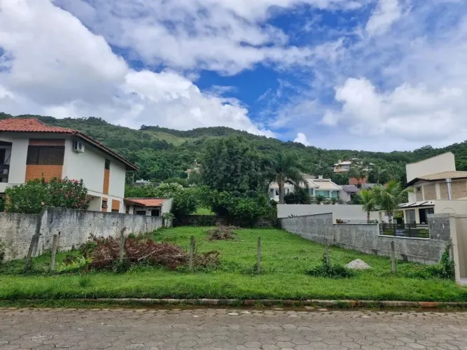 Terreno à venda com 542 m² na Praia Brava, Florianópolis/SC.