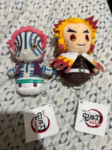 Pelúcias Demon Slayer - Akaza e Rengoku importadas do Japão