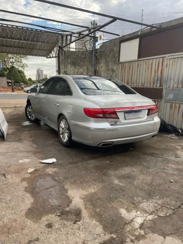 Vende-se azera sem motor ou troca-por veículo no mesmo valor.