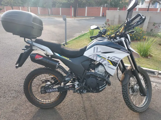 Lander 250 muito conservada