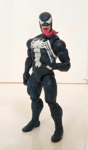 Original: Venom Marvel Legends. Custom. Professional Repaint. (Usado)