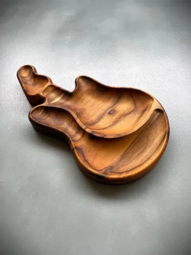 Petisqueira Ondulada formato Violão Madeira Teca