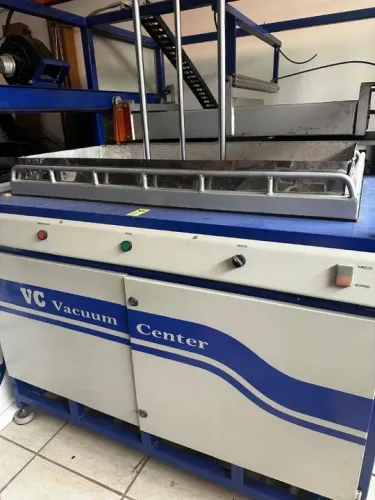 Máquina de Vacuum Forming Vacuum Center 1,00 x 0,50 m - Aceito Troca