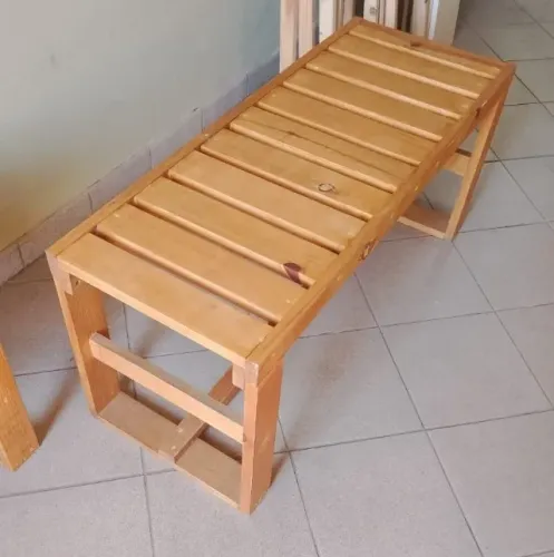 Bancos em Pinus Natural