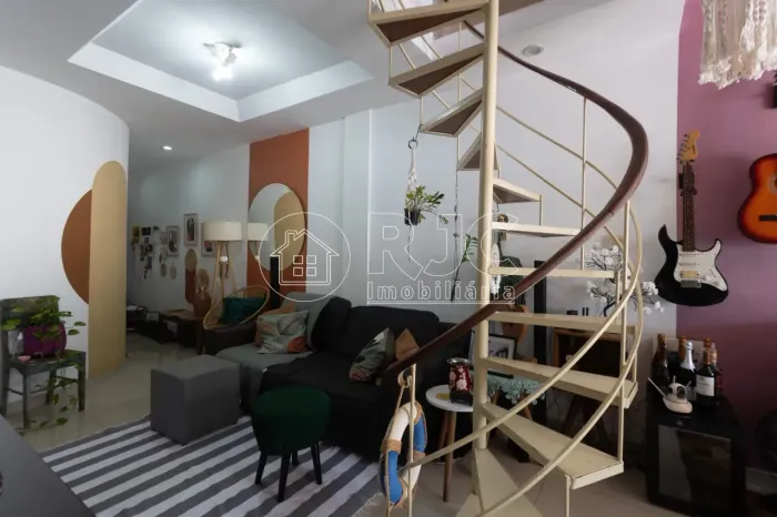 Duplex para venda possui 153 metros quadrados com 2 quartos em Grajaú - Rio de Janeiro - R