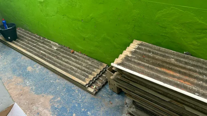 Telhas de amianto usadas