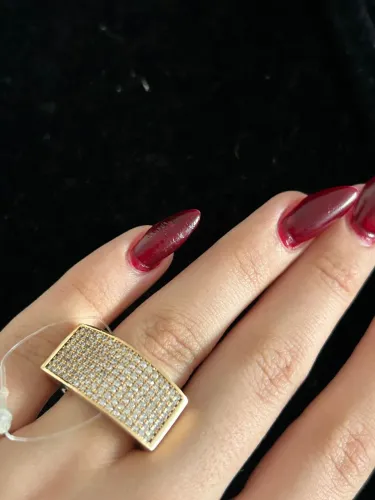 Anel Dourado com Pedras 