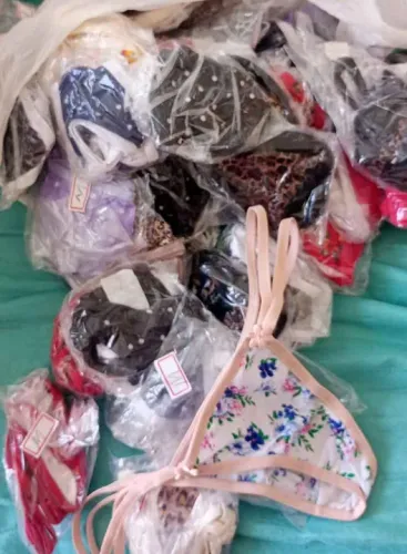 56-Calcinhas fio dental tamanhos variados 