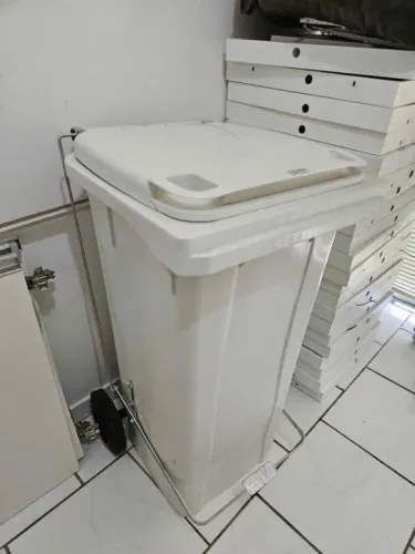 Lixeira Coletora com Pedal - 120 L