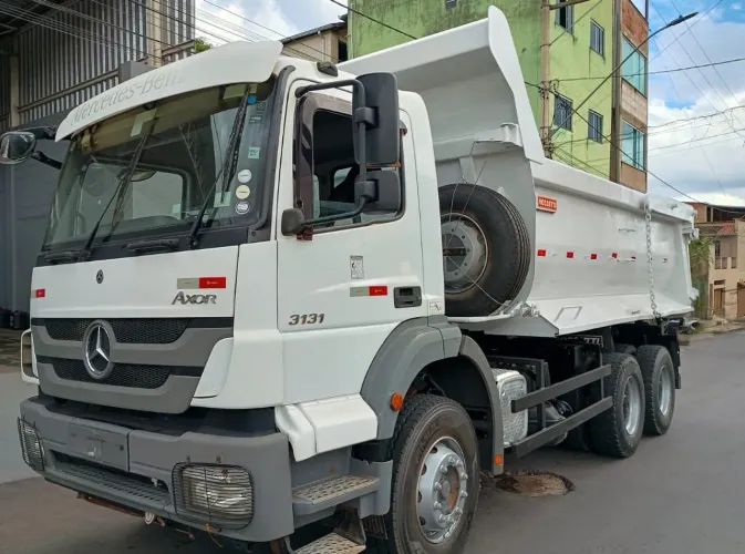 MB 3131 ano 2020, 6x4, caçamba Rossetti de 14 ?, em MG