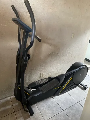 Elíptico Movement RT240 Professional Training