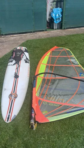 Prancha e Vela de Windsurf