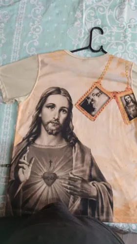 Camiseta Escapulário NS Carmo frente bordada paetê feito lantejoulas miçangas Tam M. 