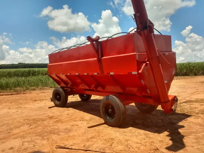 Carreta Agrícola Bazuca graneleira 