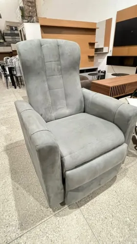 Poltrona reclinável cinza, design elegante e confortável para relaxar. Perfeita para sua 