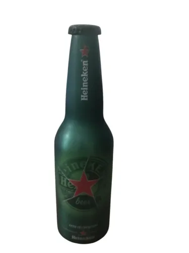 Garrafa de cerveja Heineken de alumínio nunca aberta