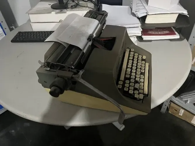 Máquina de escrever remington em perfeito estado de conservação