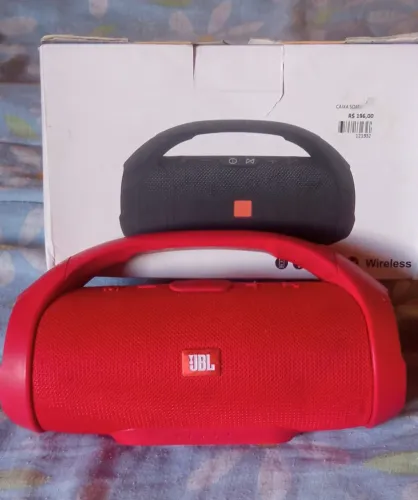 Estou vendendo essa linda caixa de som original JBL no precinho 