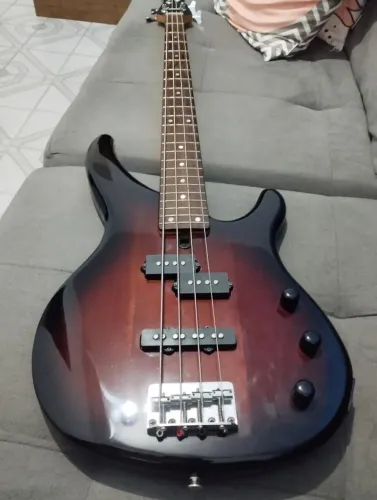 Baixo Yamaha trbx 174